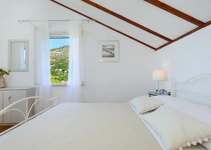 House Lilla Holiday home Brsecine